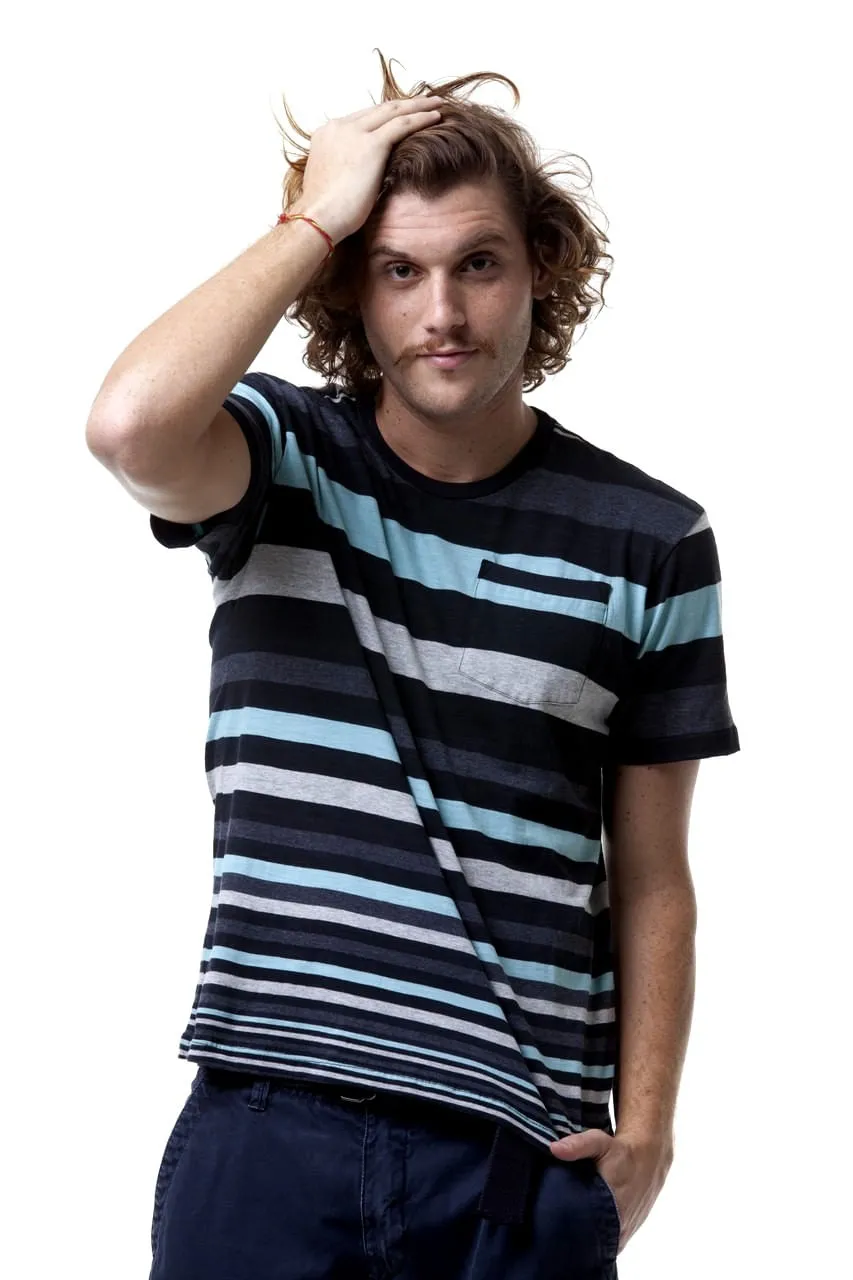 T-SHIRT CARECA BOLSO LISTRA INDIE