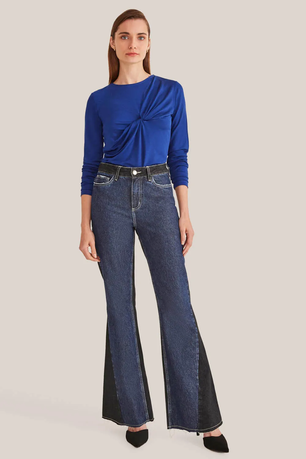 Calça jeans flare bicolor