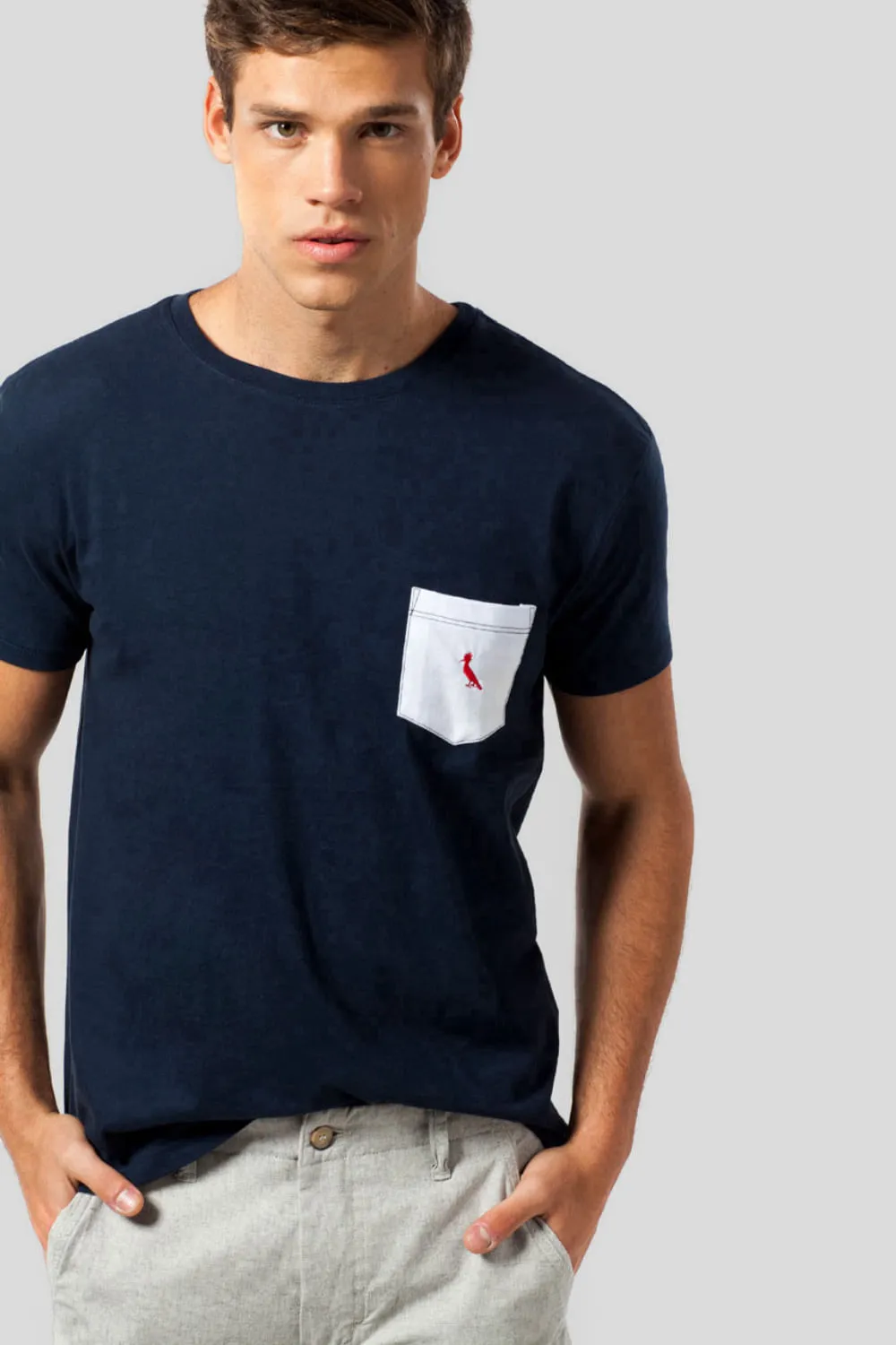 CAMISETA NAVAL BOLSO PICA-PAU BORDADO