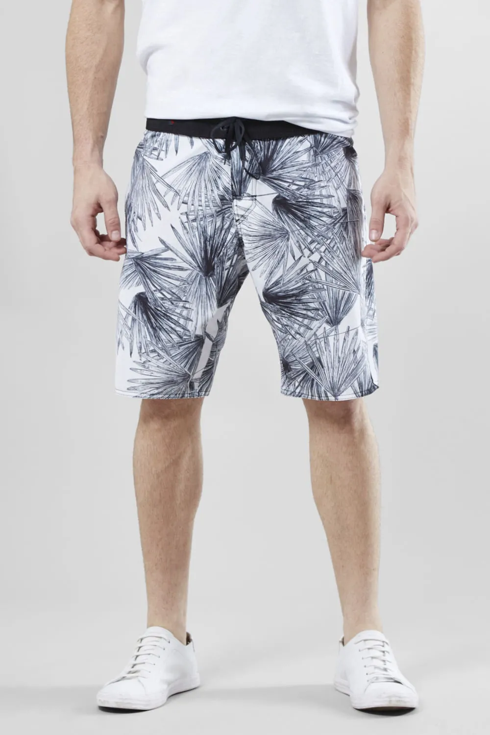 BERMUDA DE PRAIA TECNO FLORAL LEQUE RESERVA