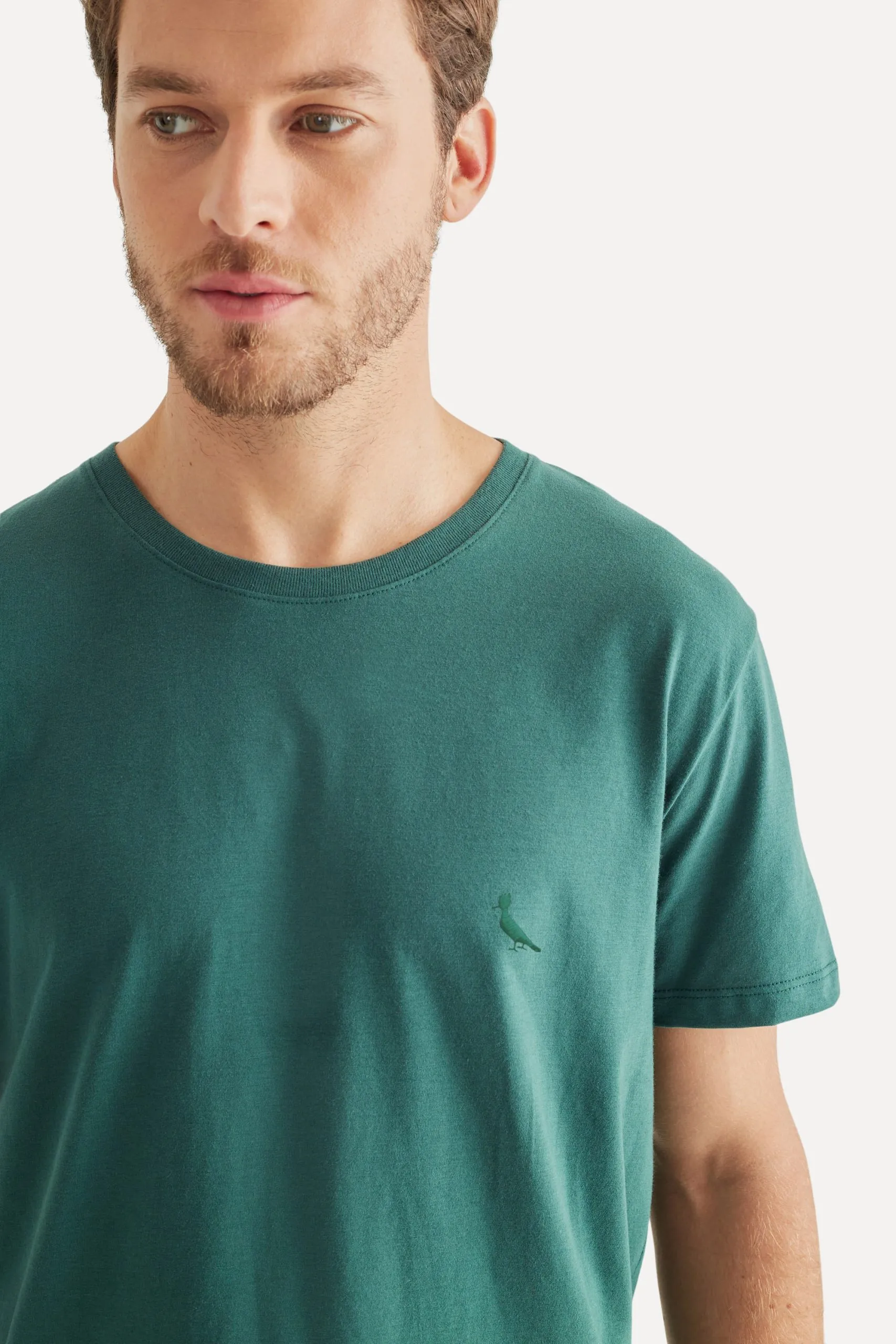 CAMISETA BASIC COLOR BORDADO VERDE
