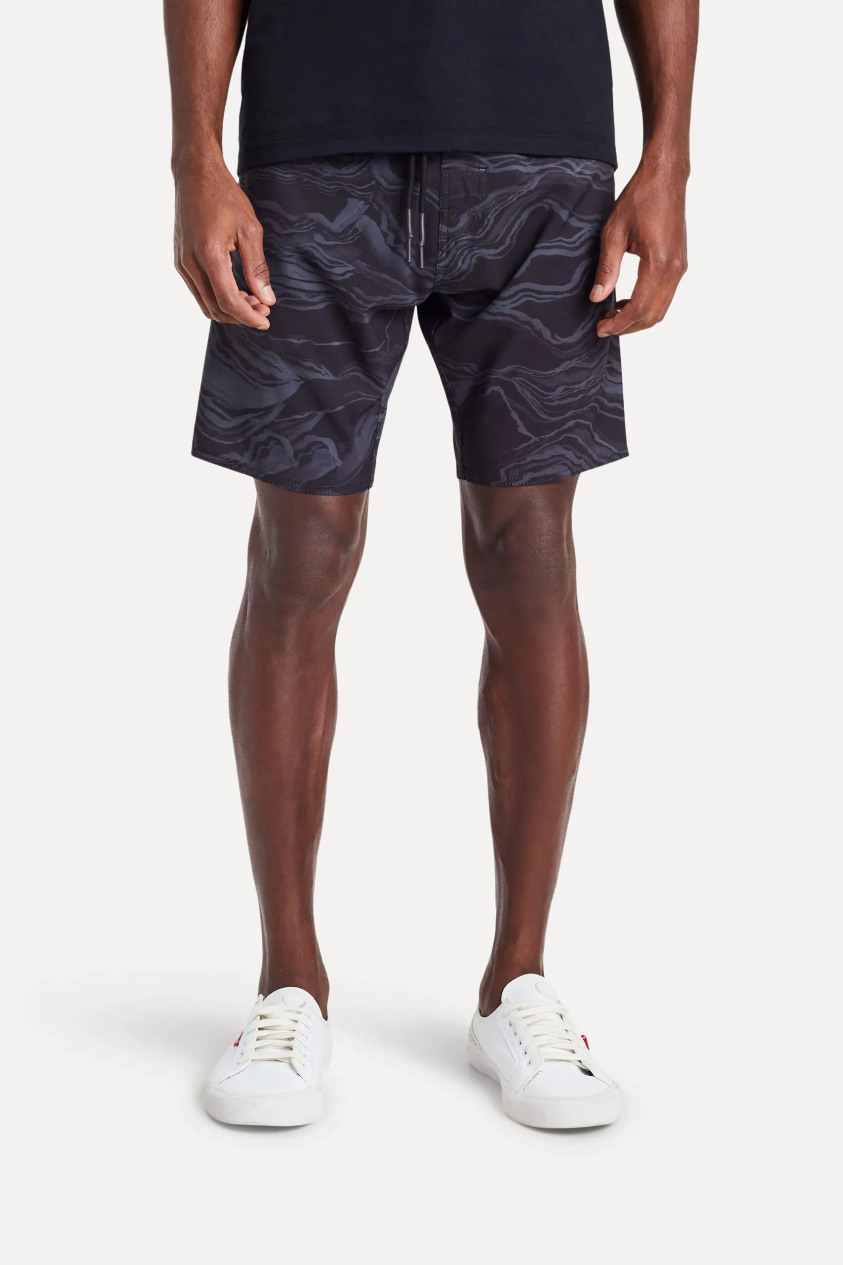 BERMUDA DE PRAIA ESTAMPADA RELEVO