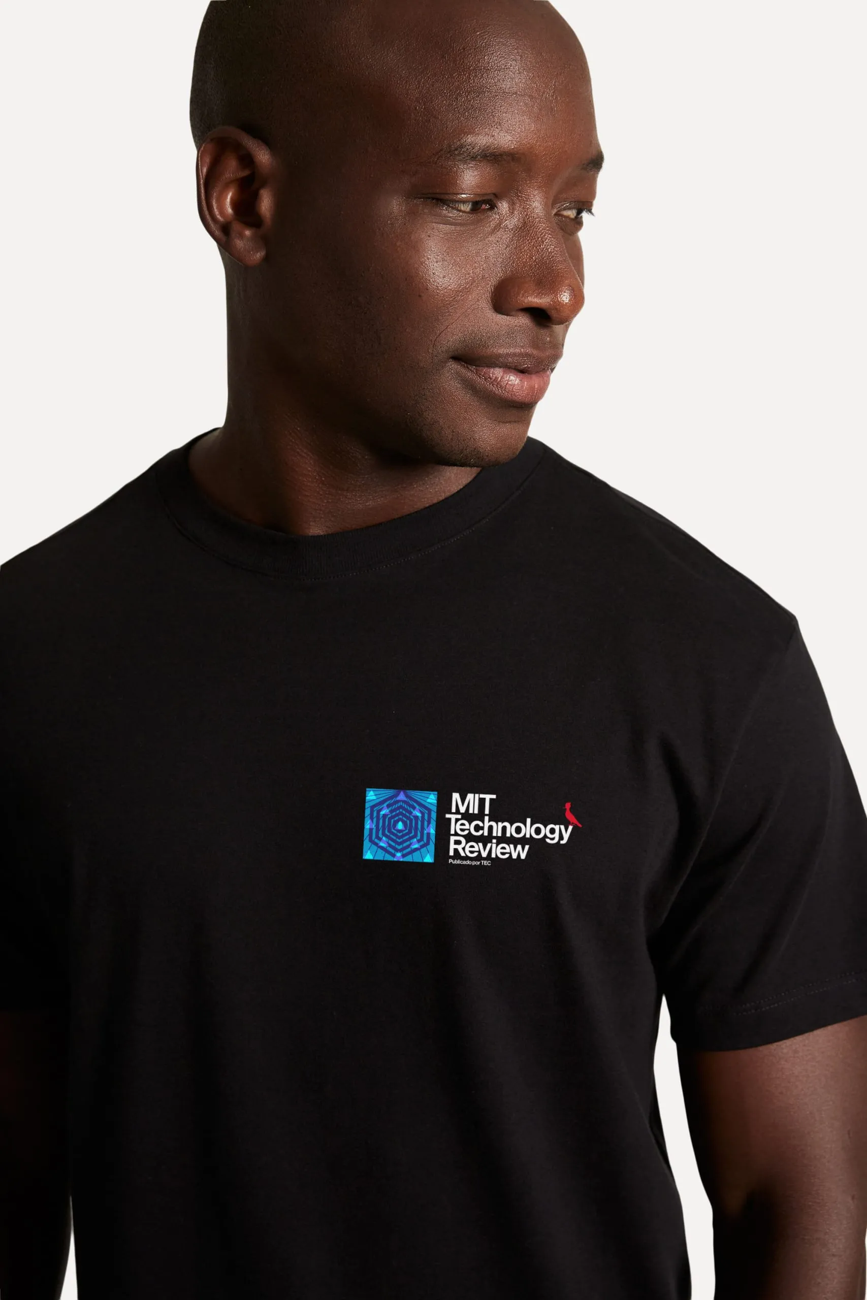 CAMISETA MIT ESCUDO ONE