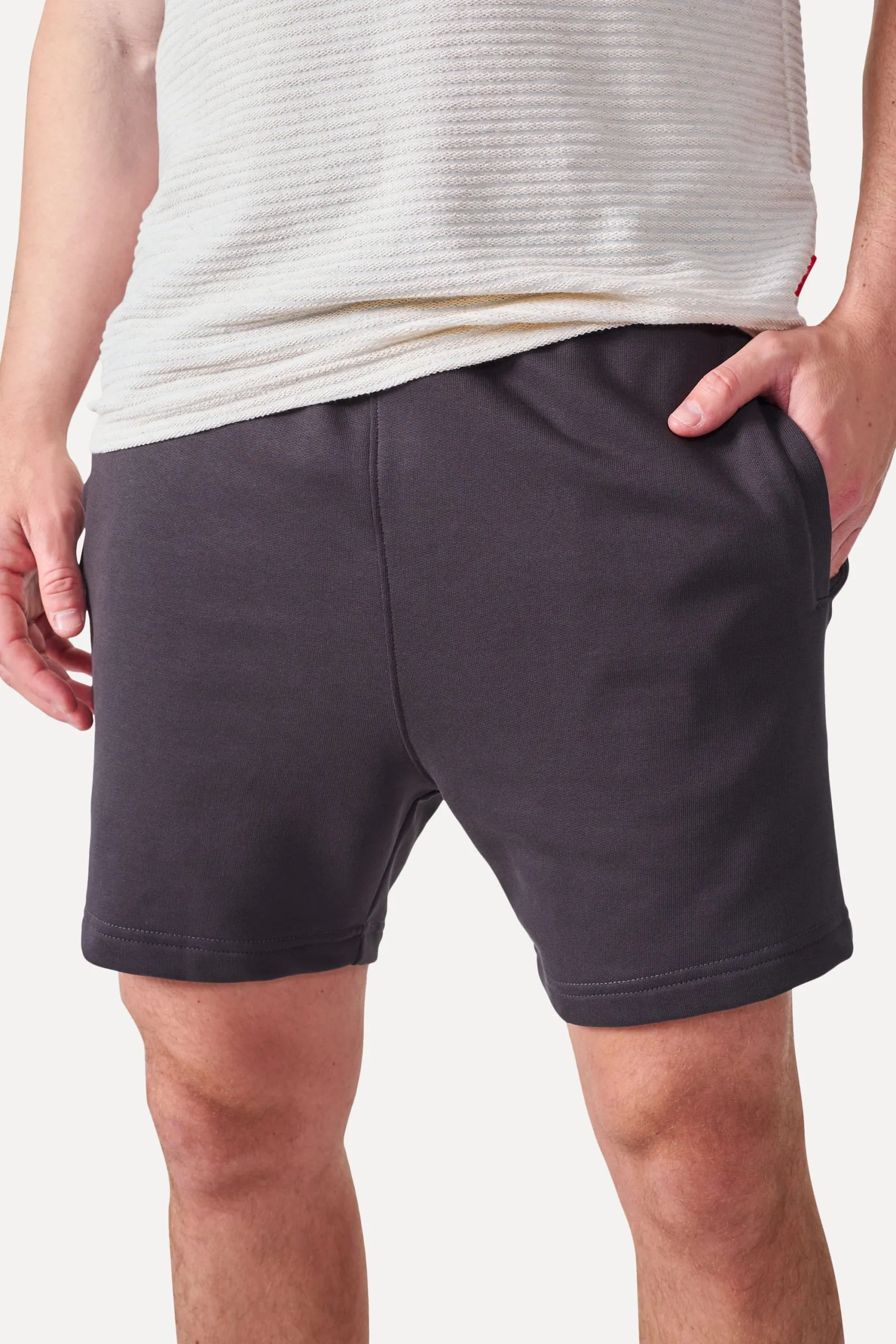 BERMUDA MOLETOM DETALHE BORDADO