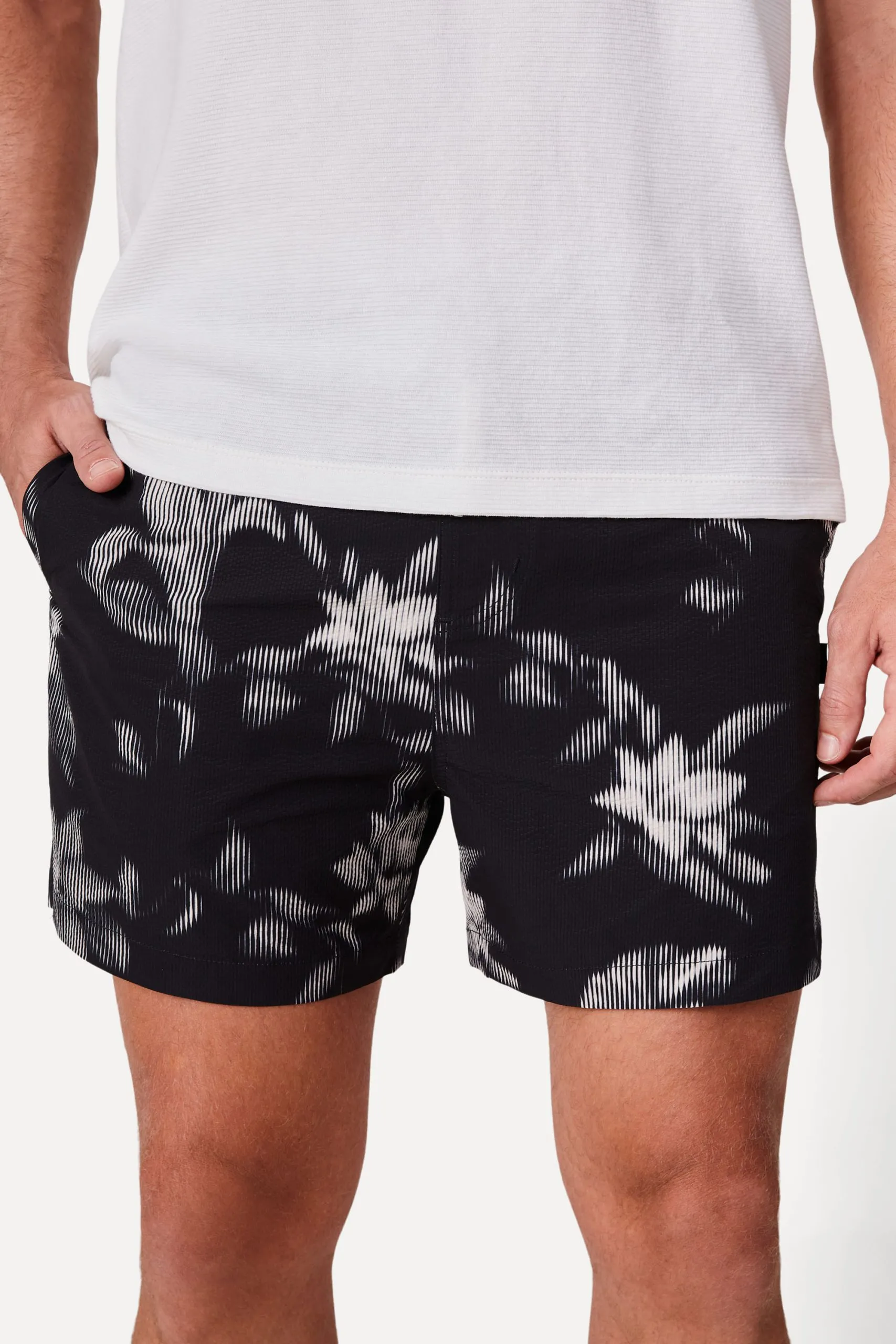 SHORT PRAIA TEXTURA ESTAMPA BLUR FLOWER