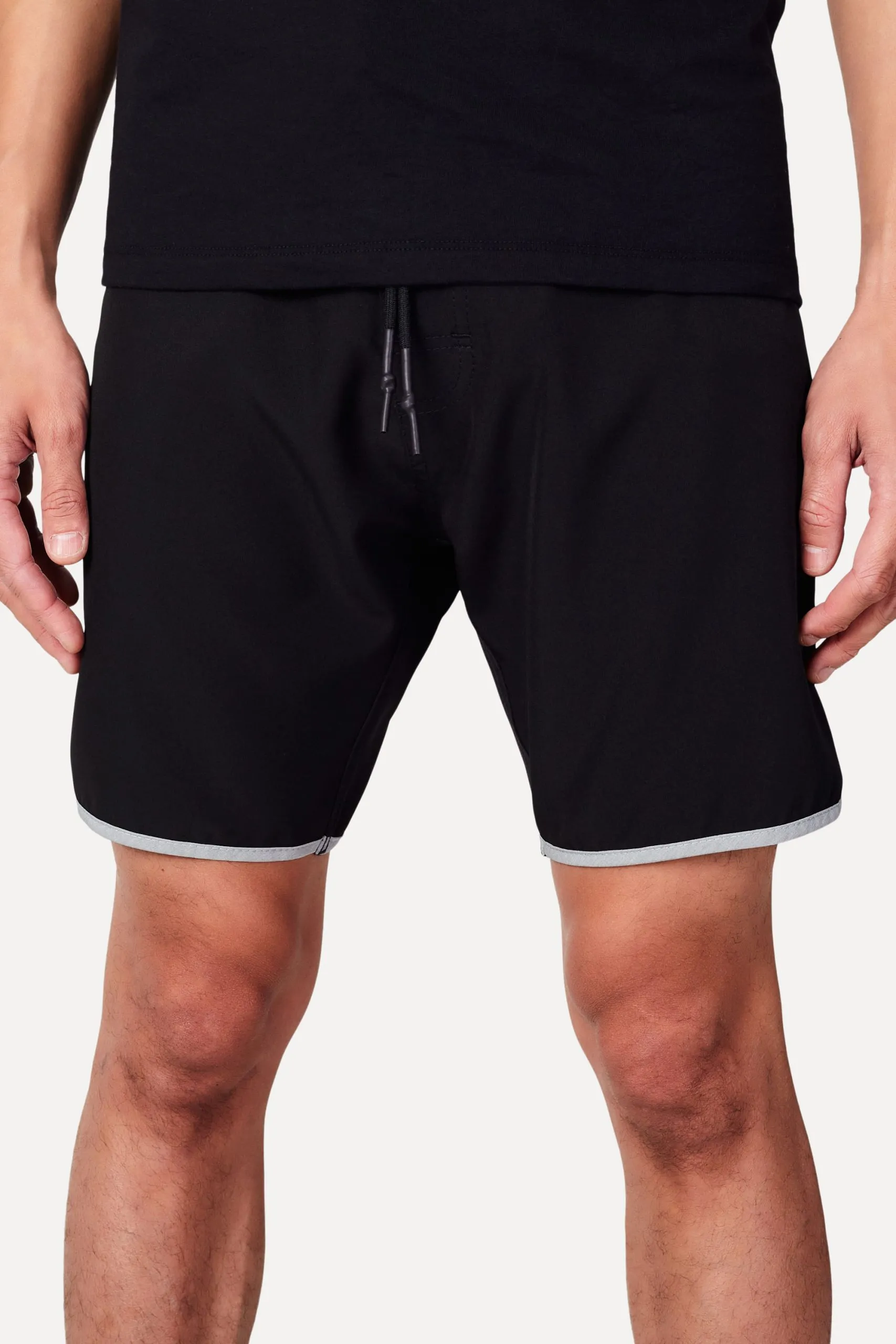 BERMUDA DE PRAIA PRETA DETALHE VIES