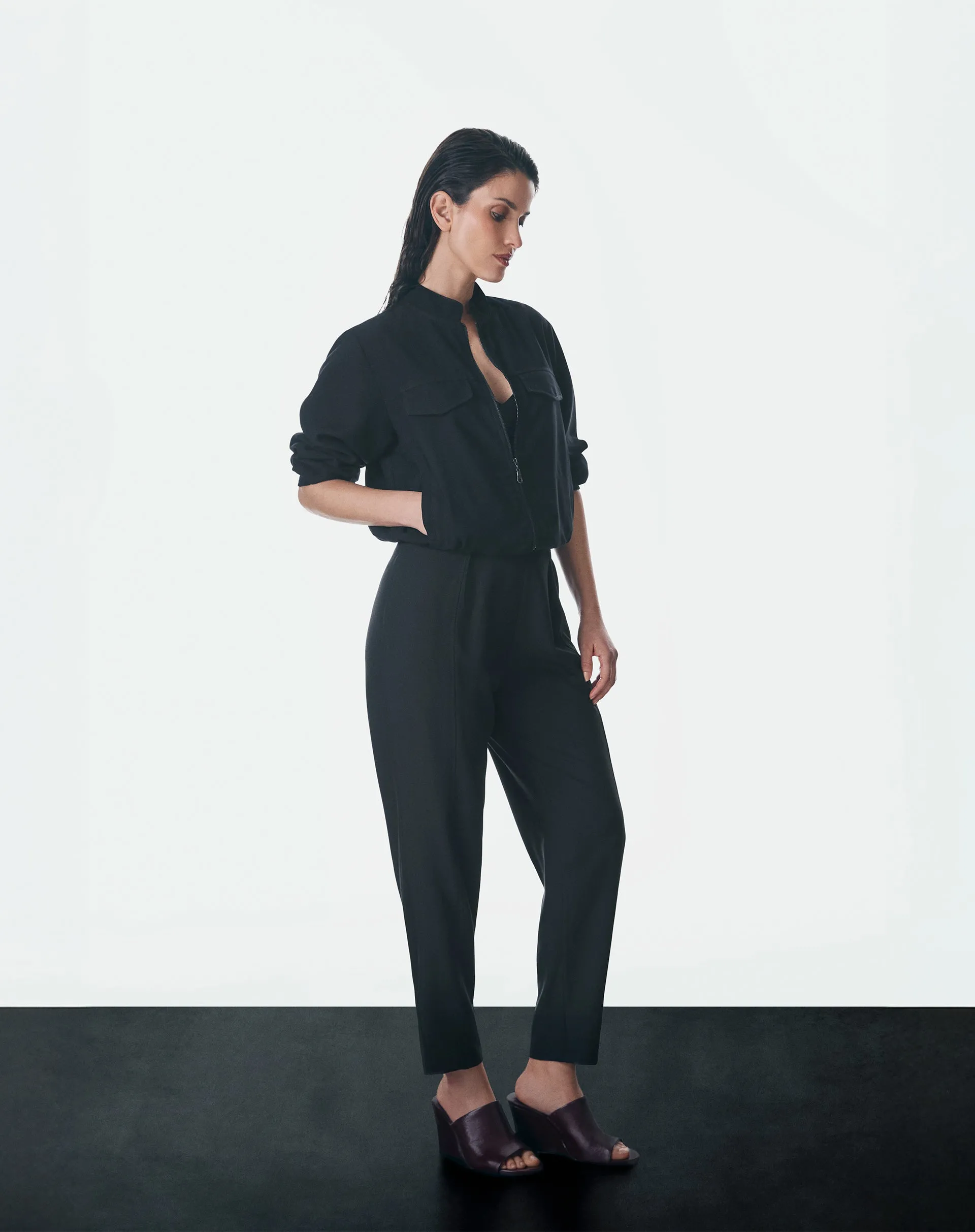 CALÇA COM VINCOS DE ALFAIATARIA - PRETO