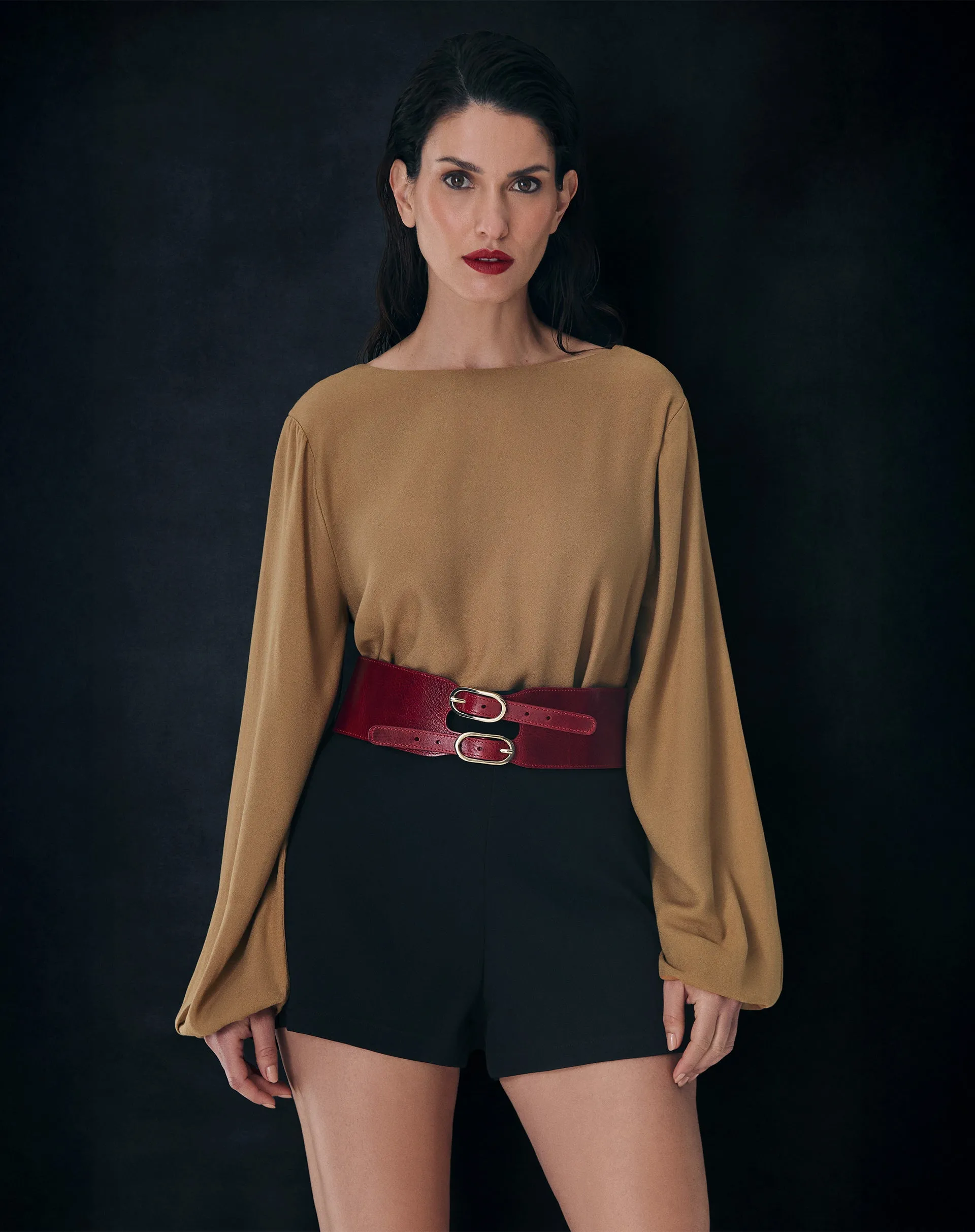 Shorts Curto Evasê de Alfaiataria - Preto