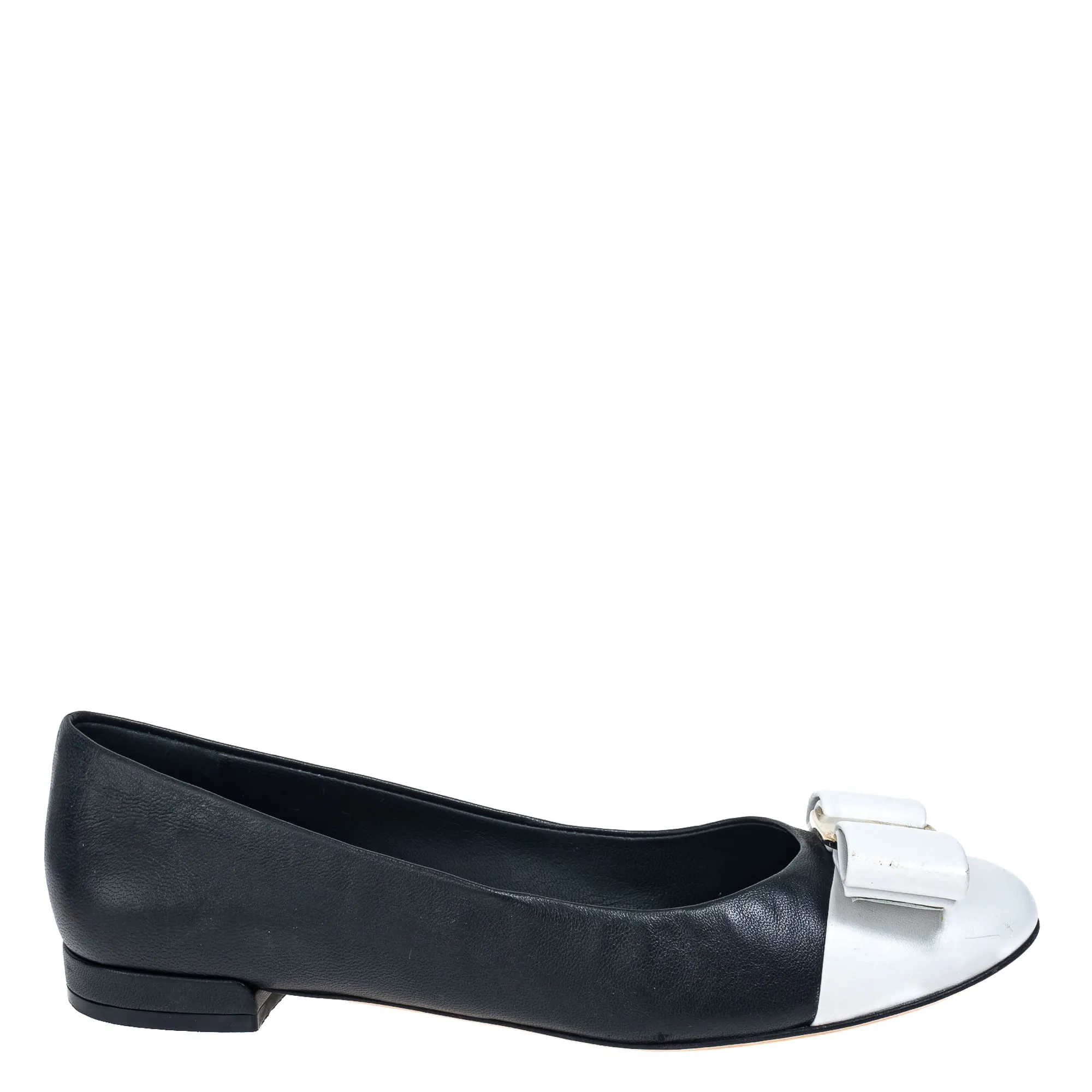 Sapatilha Salvatore Ferragamo Laço Preto e Branco