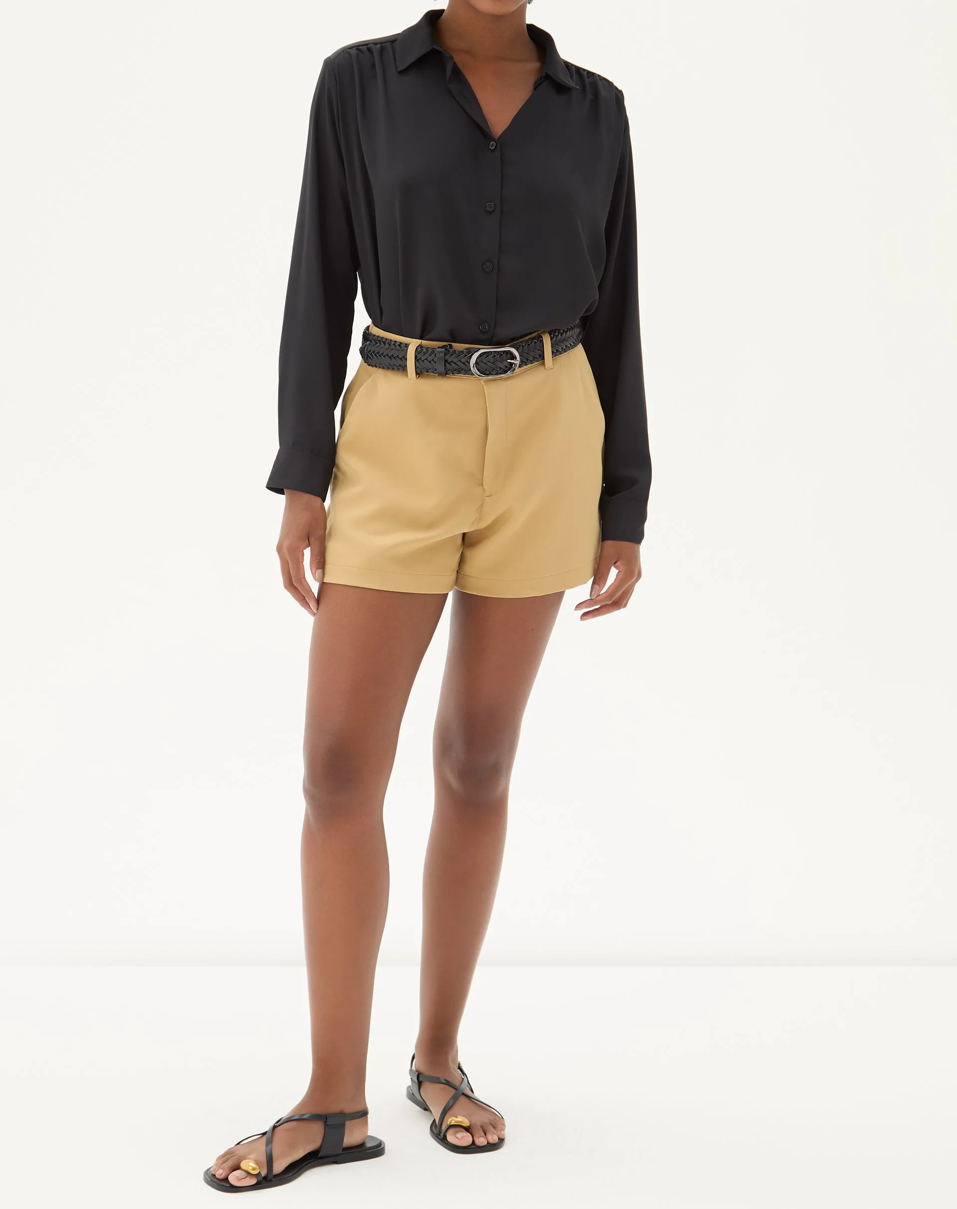 SHORTS CURTO RETO ALFAIATARIA - AREIA