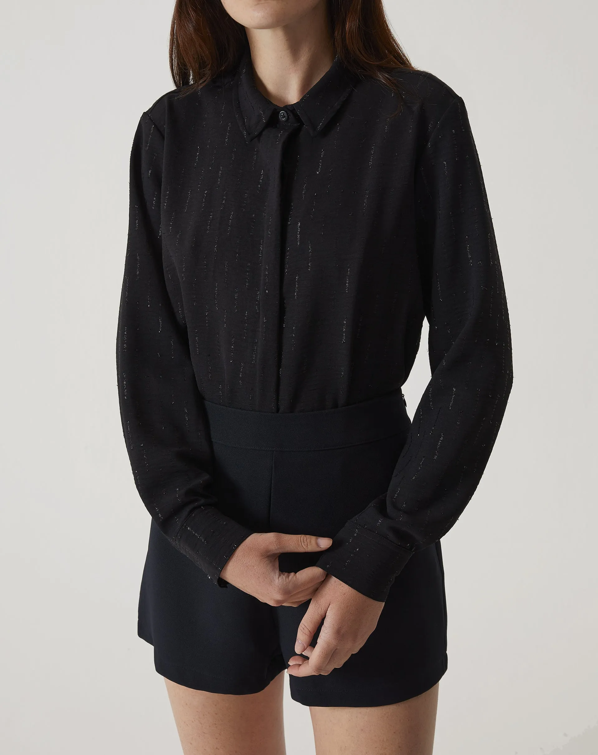 CAMISA MANGA LONGA BARRA ARREDONDADA - PRETO