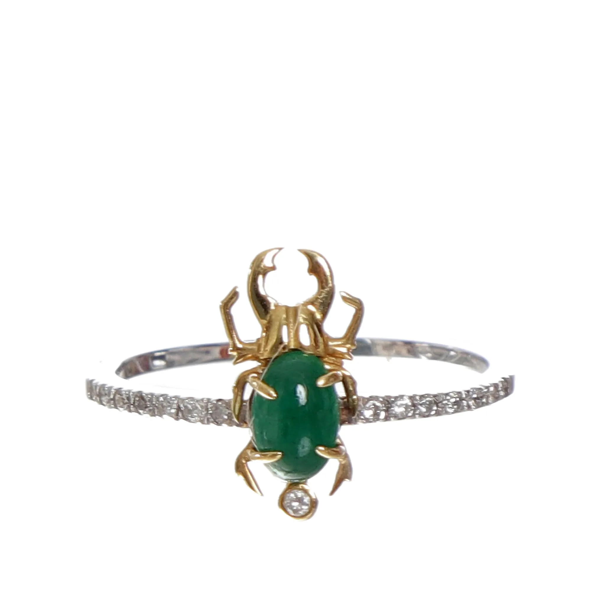 Anel Victoria Sayeg Besouro Esmeralda e Brilhantes em Ouro