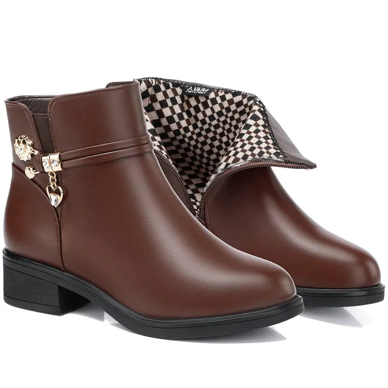 Bota Feminina Cano Curto de Couro Legítimo