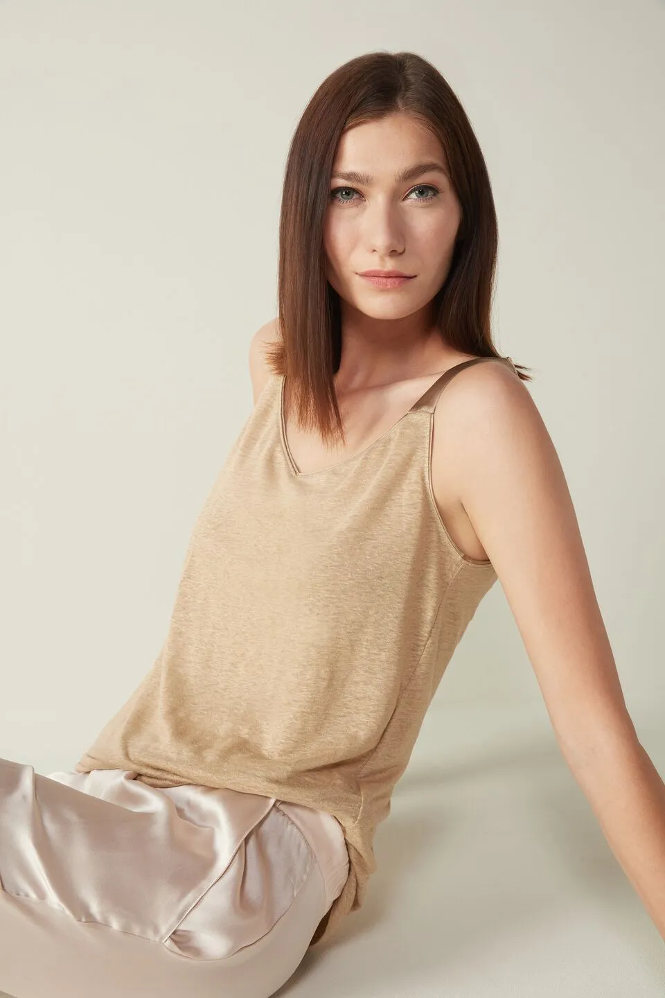 Blusa Em Linho Com Alças Largas Em Seda - Bege