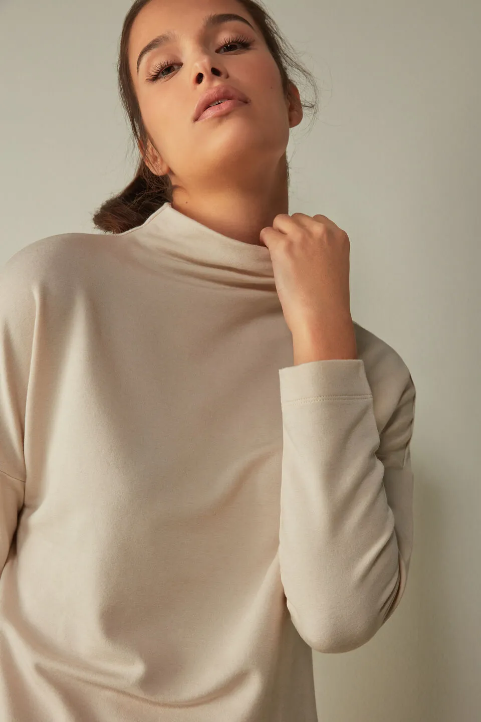 Blusa De Gola Ampla e Alta Em Modal Com Cashmere - Bege