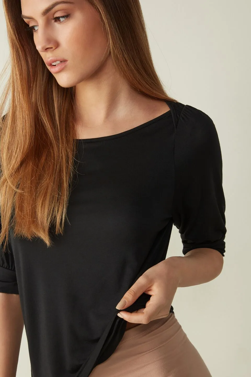 Blusa Com Decote Canoa Em Modal e Seda - Preto