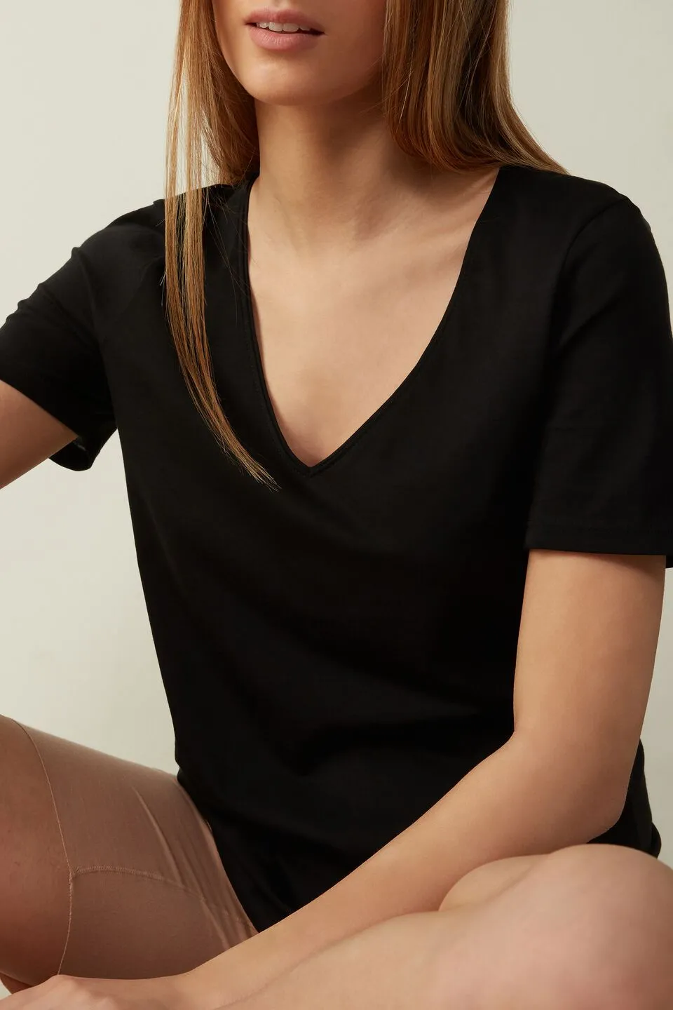 Blusa De Manga Curta Em Algodão Supima Ultrafresh Com Decote Em v - Preto