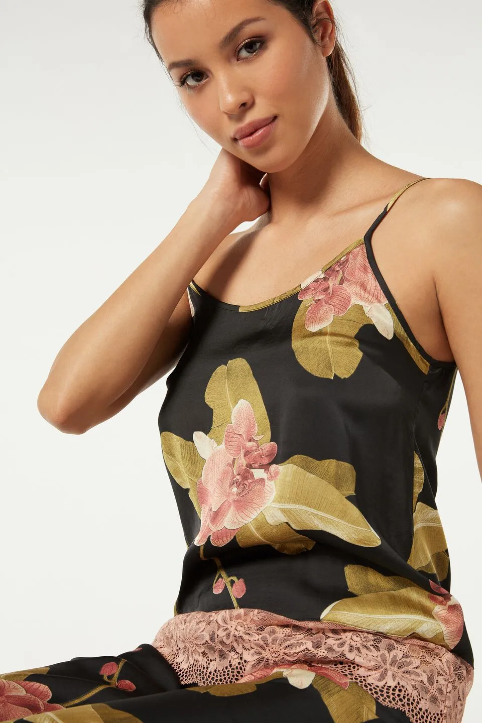 Blusa De Alças Finas Em Cetim De Viscose Dark Orchid - Preto