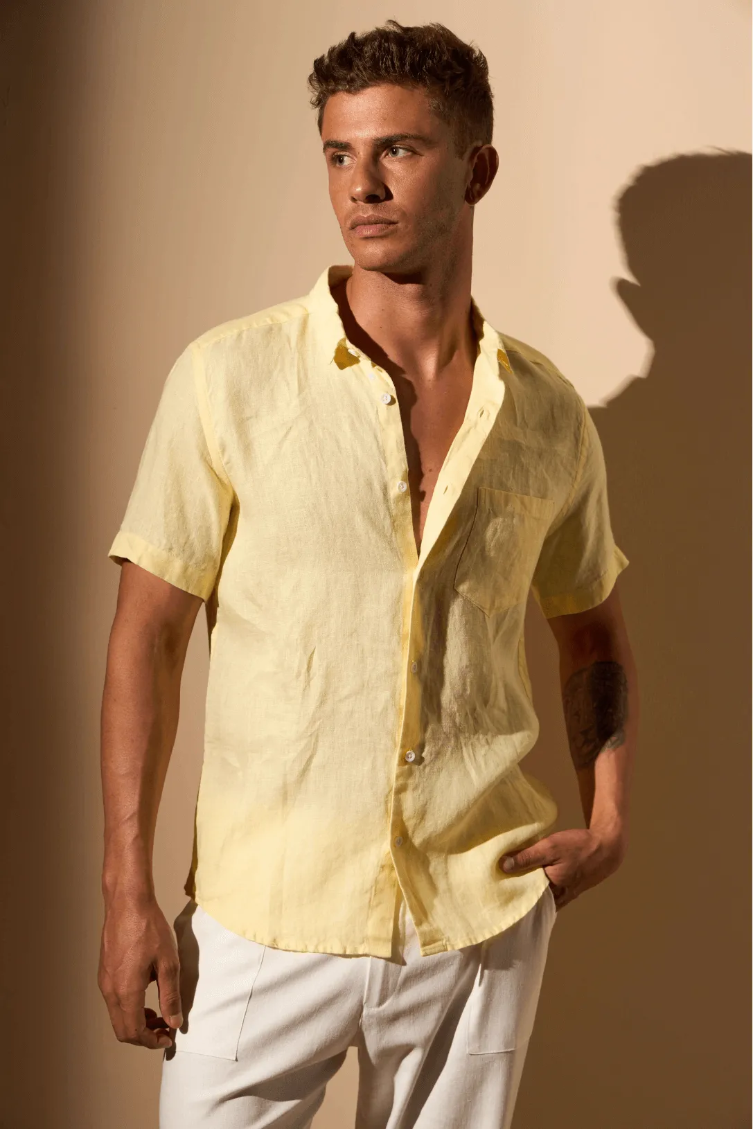 CAMISA GIBSON 100% LINHO COM BOLSO - AMARELO