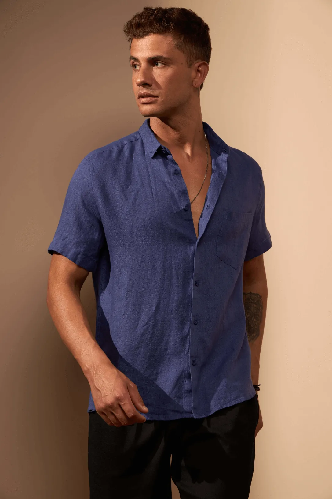 CAMISA GIBSON 100% LINHO COM BOLSO - AZUL ROYAL