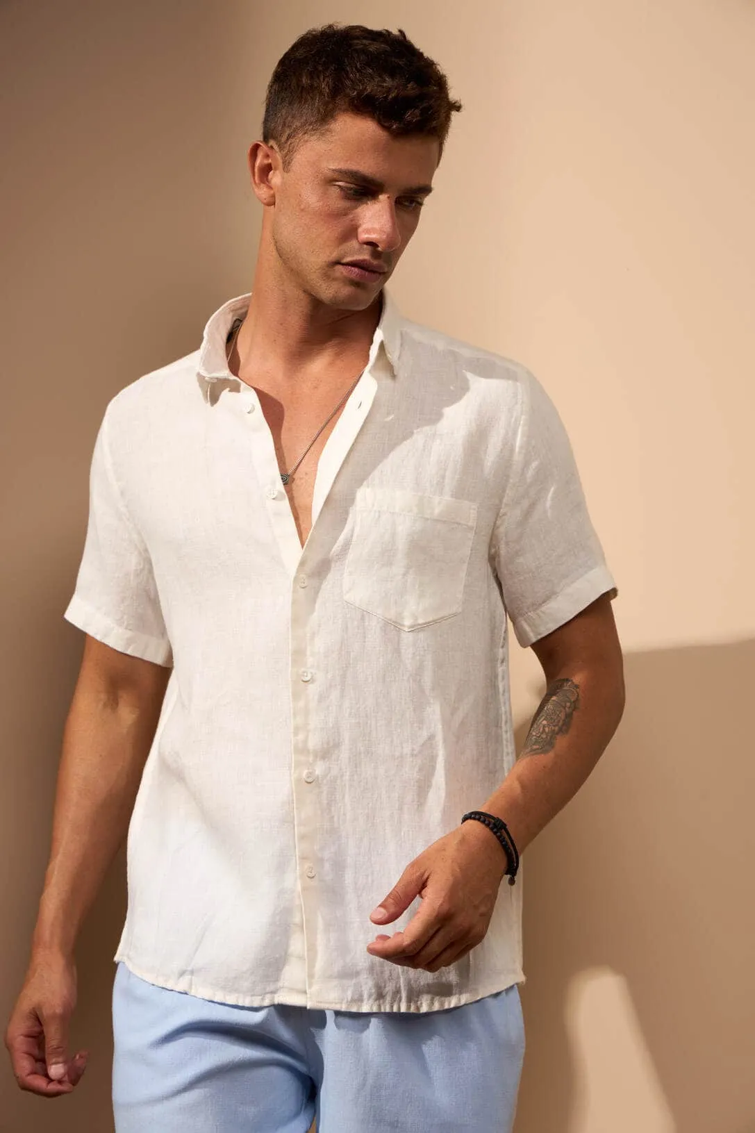 CAMISA GIBSON 100% LINHO COM BOLSO - OFF WHITE