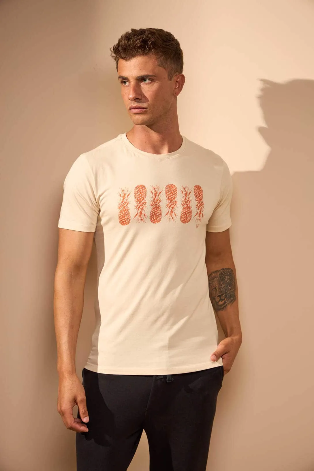 CAMISETA ABACAXI - AREIA