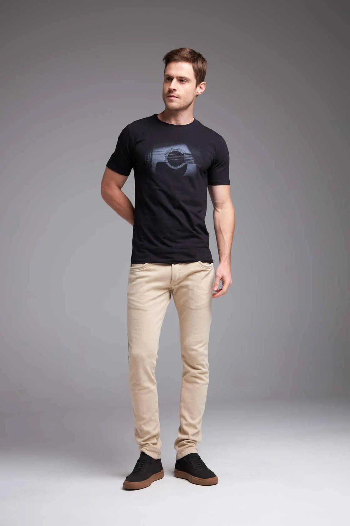 CAMISETA ACÚSTICO - PRETO