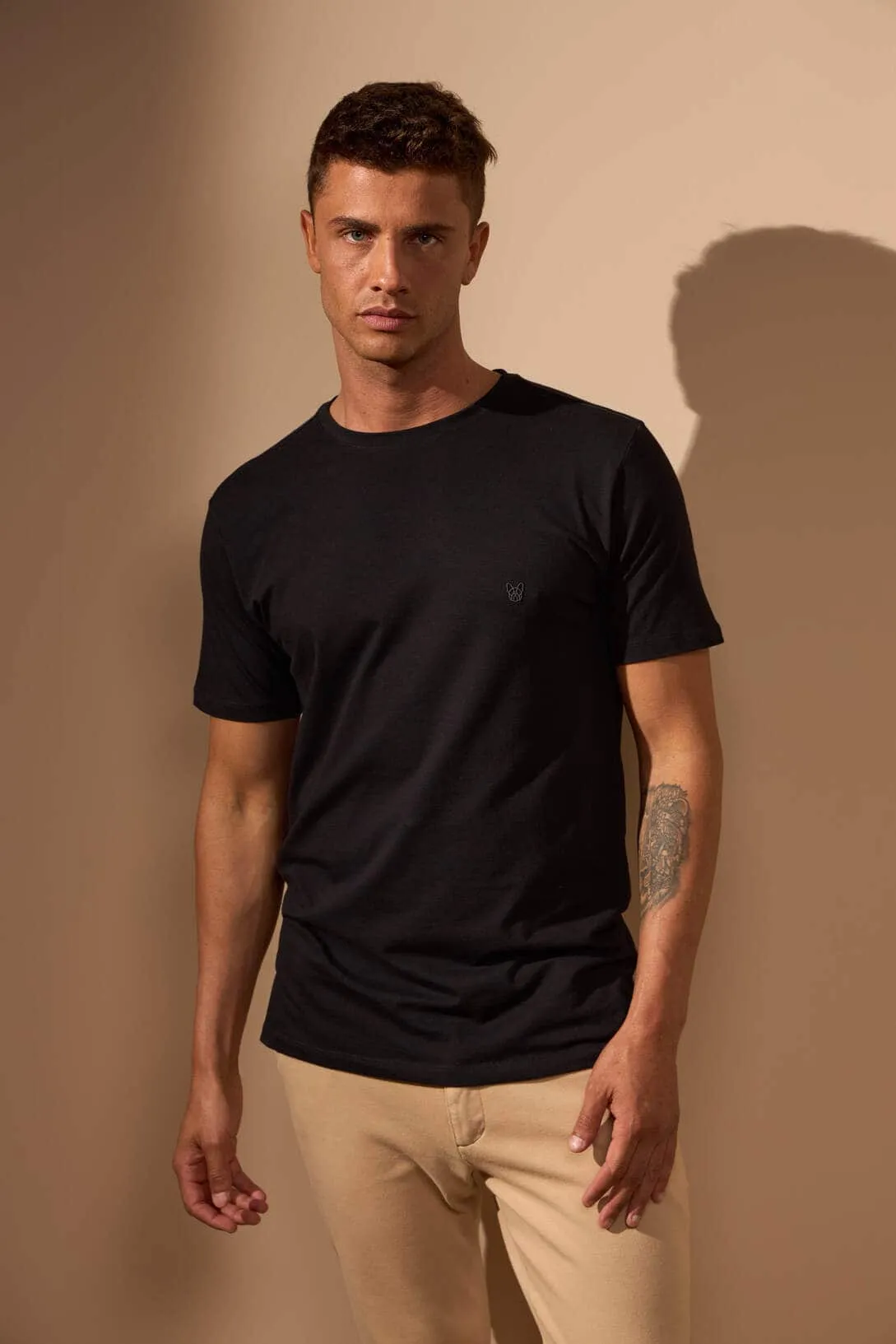 CAMISETA ESSENCIAL ALGODÃO EGÍPCIO - PRETO