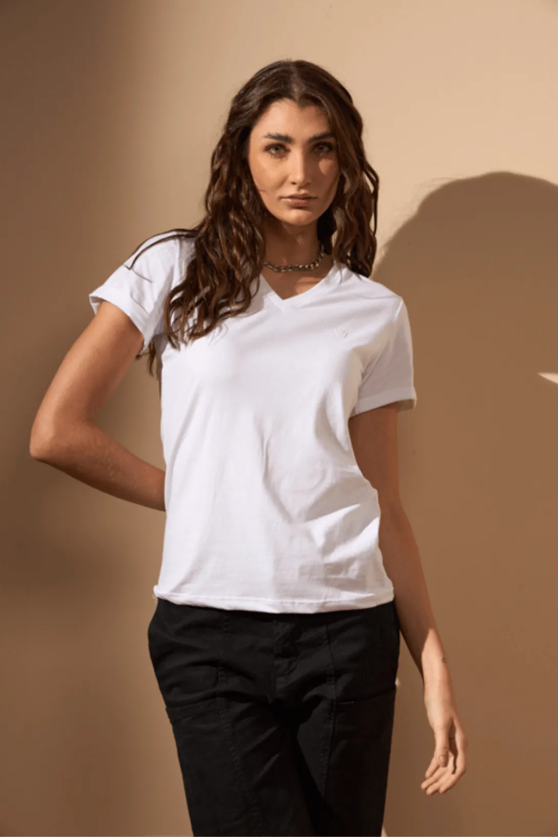 CAMISETA ESSENCIAL ALGODÃO EGÍPCIO GOLA V - BRANCO