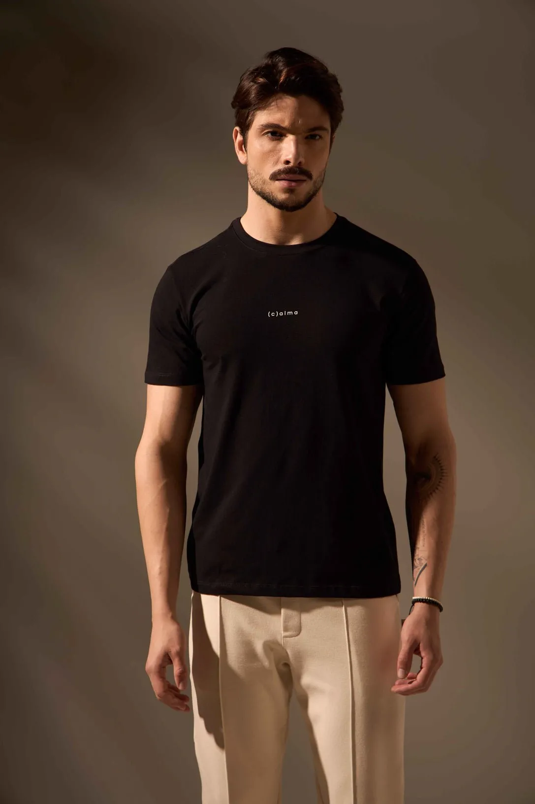 CAMISETA (C)ALMA - PRETO