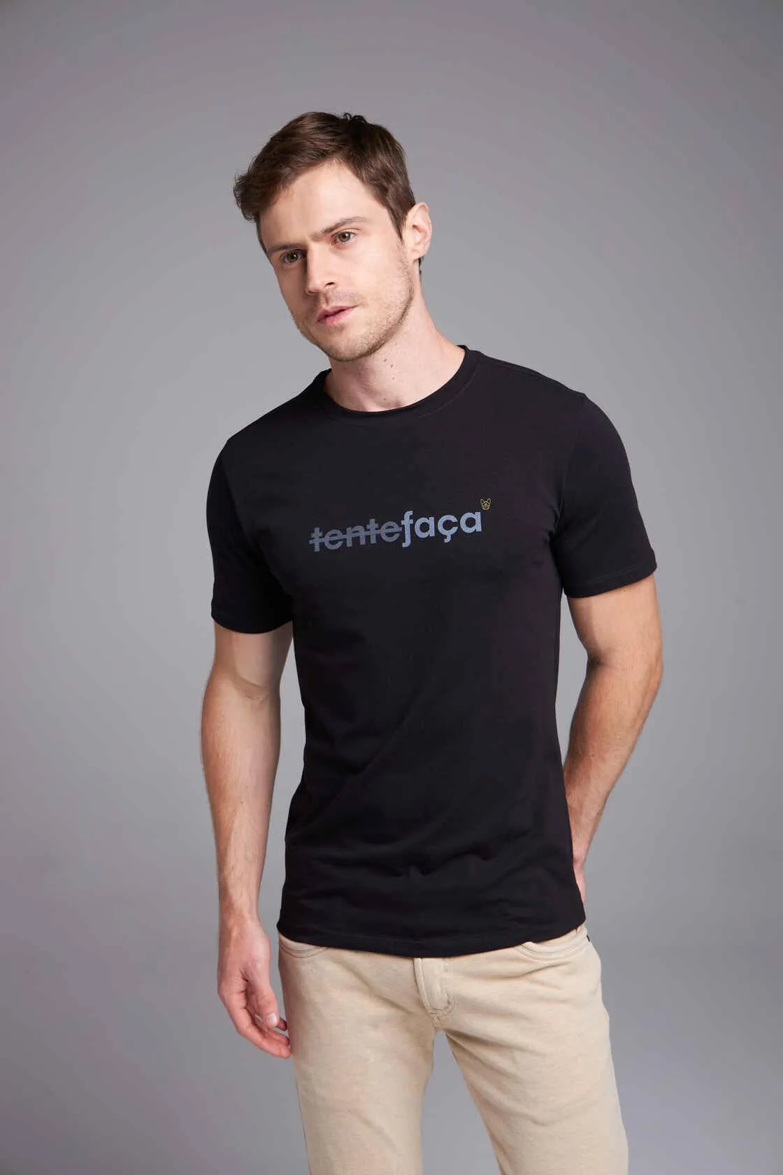 CAMISETA FAÇA - PRETO