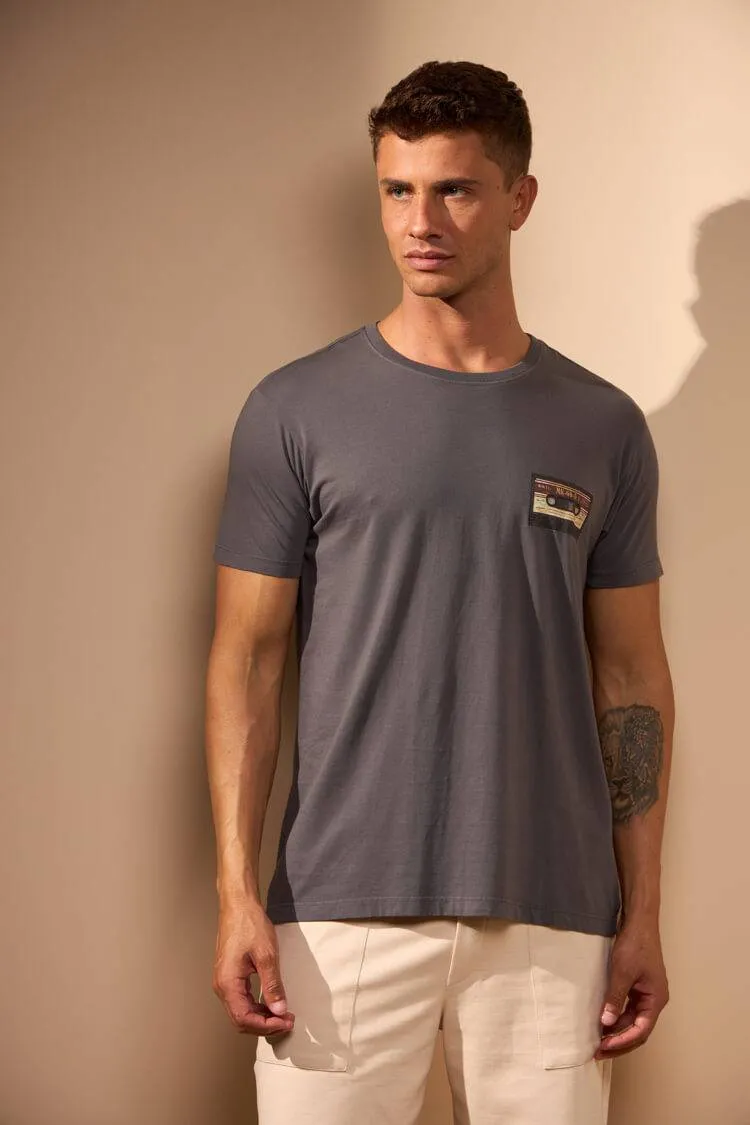 CAMISETA FITA CASSETE - CHUMBO