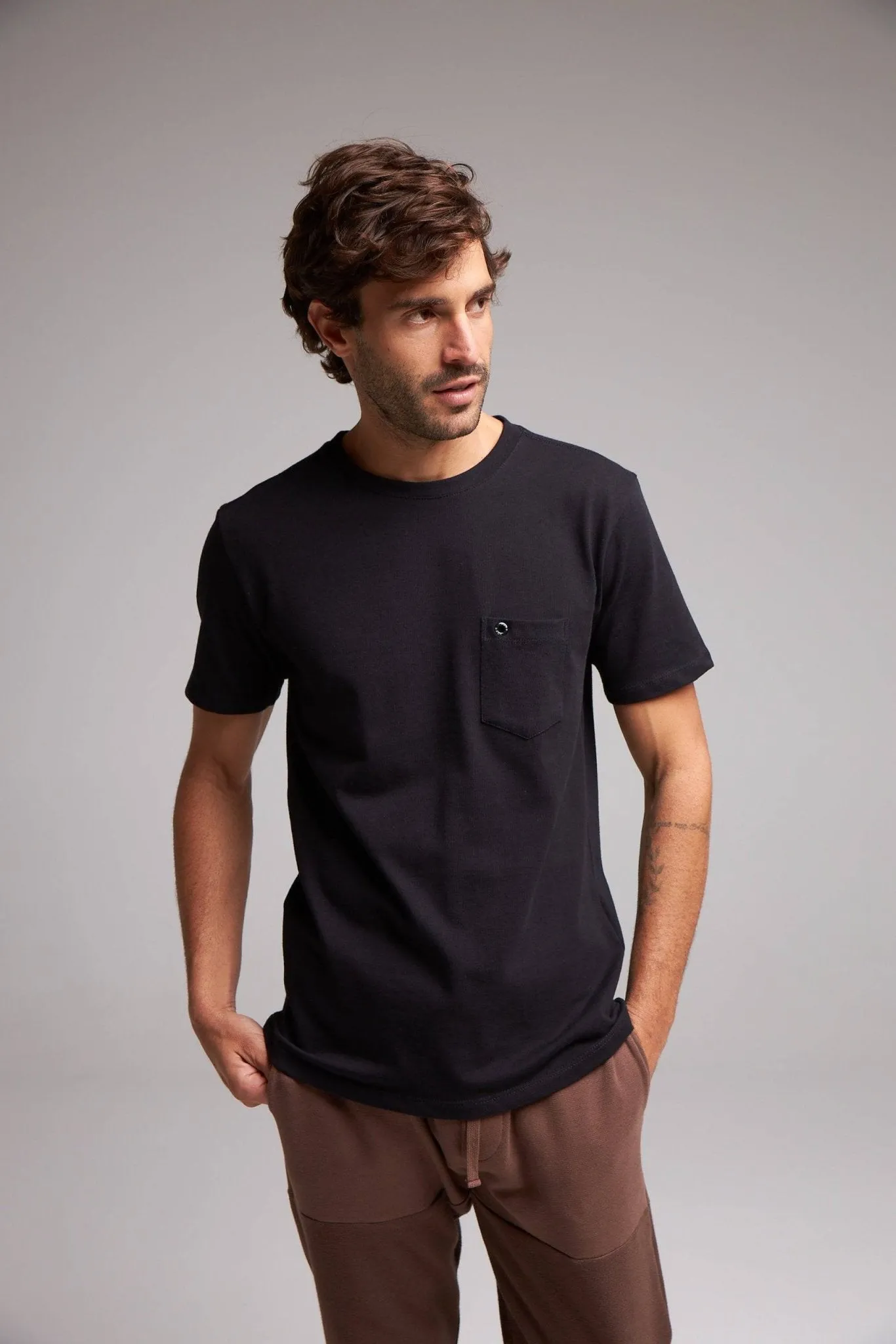 CAMISETA VENTUR - PRETO