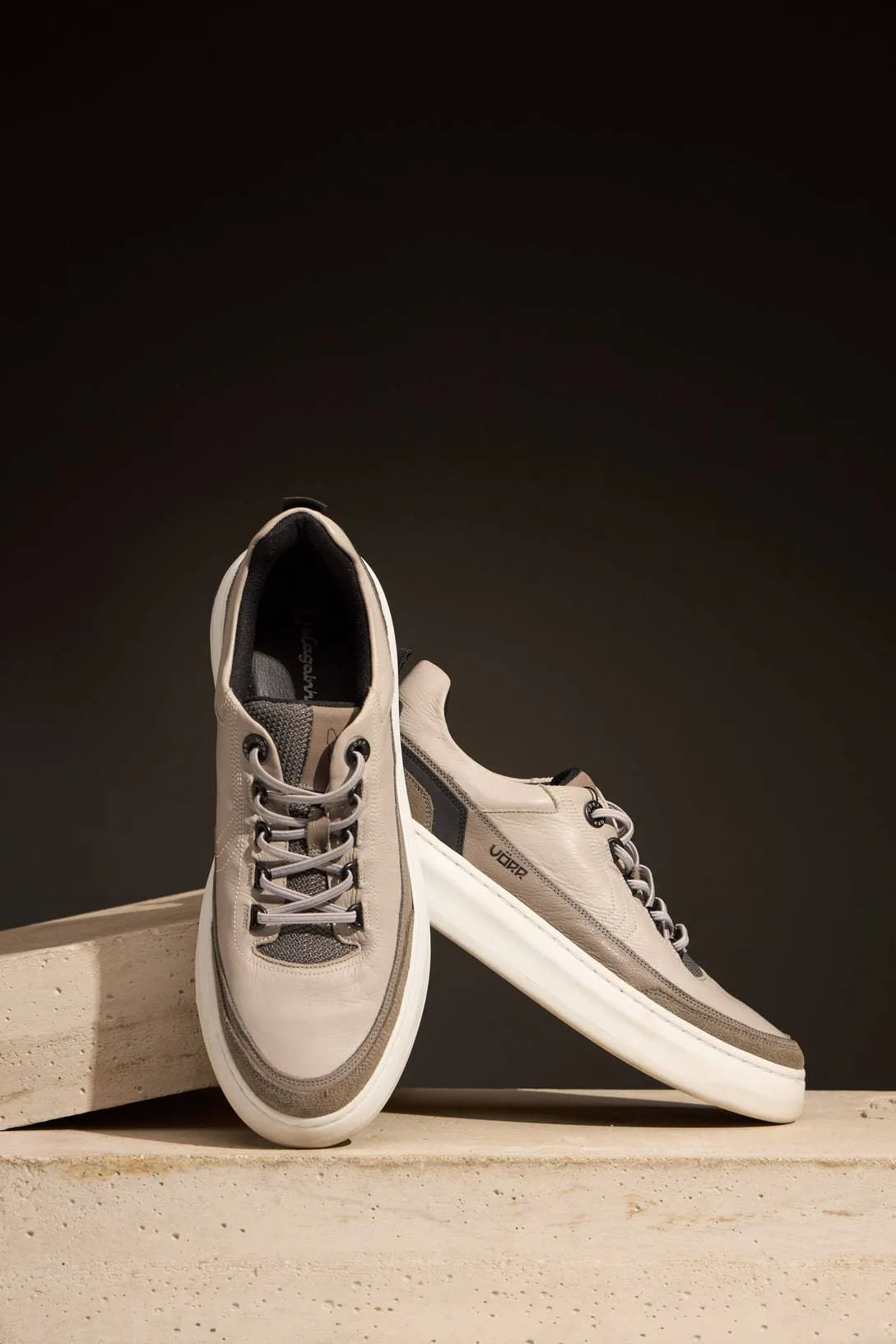 TÊNIS SAVASSI COURO - CINZA E BRANCO